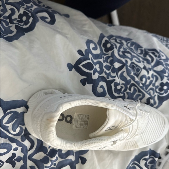 On Running Cream Sneakers - Picture 3 of 6